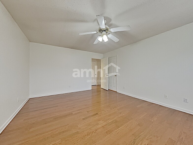 Building Photo - 2322 Sir Edward Ln