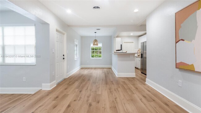 Building Photo - 49 Alcantarra Ave