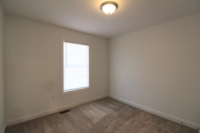 Building Photo - 1145 Bluemoon Dr