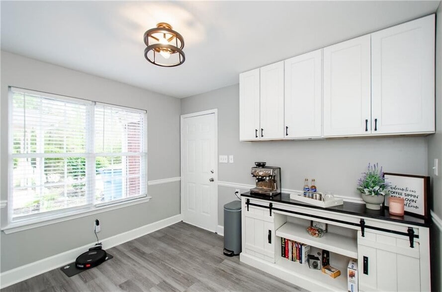 Building Photo - 238 Knob Hill Dr