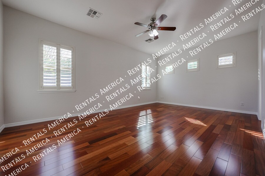 Building Photo - 1935 W Sparrow Dr