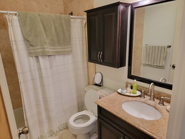 Building Photo - 5415 N Sheridan Rd