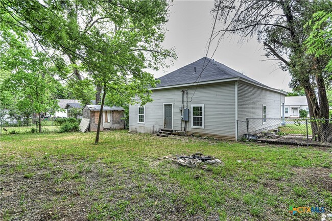Building Photo - 702 N 8th St