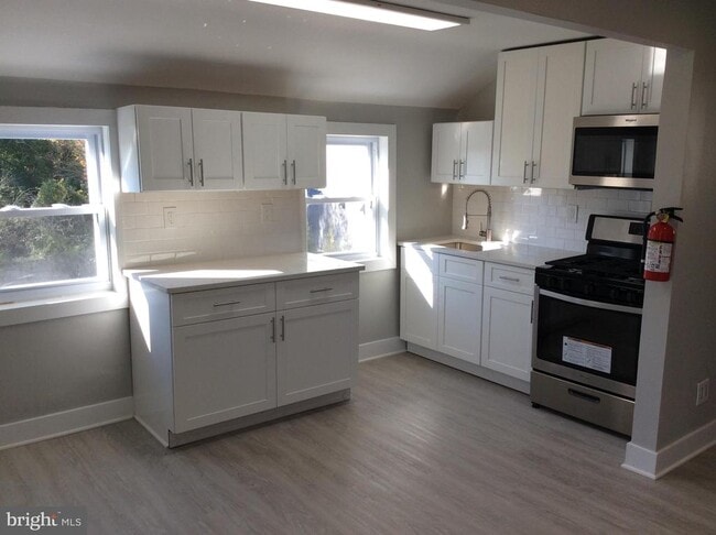 Building Photo - 1168 Romano Ave