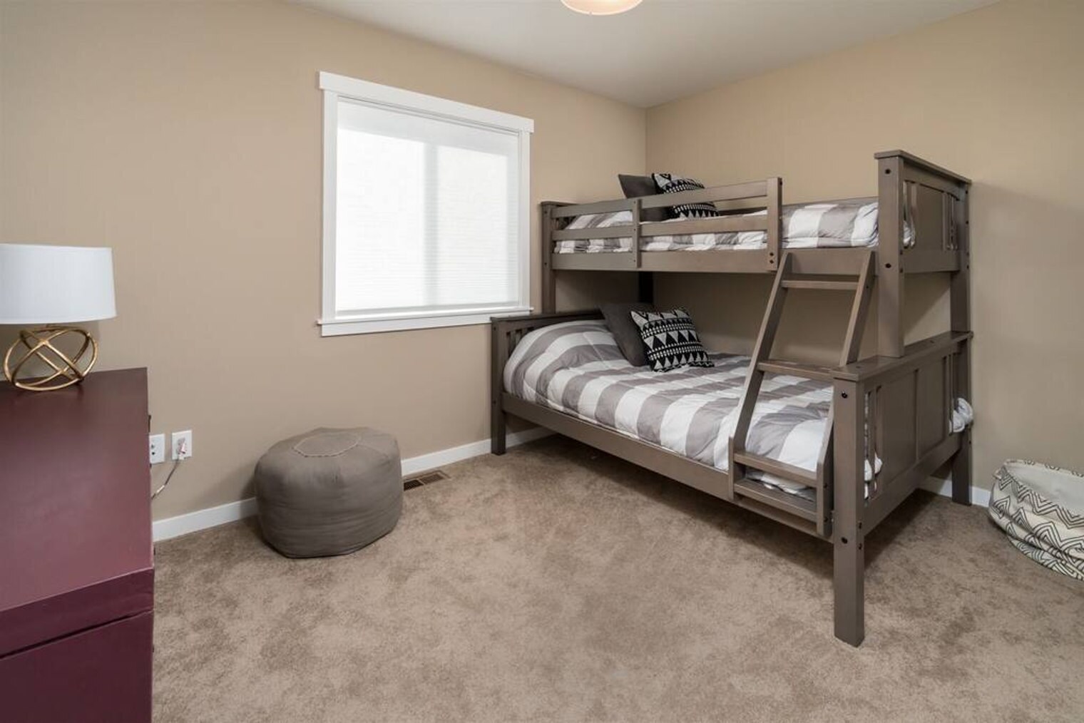 Building Photo - 525 SE Gleneden Place