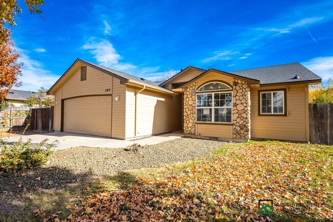 Building Photo - 3 bed 2 bath home