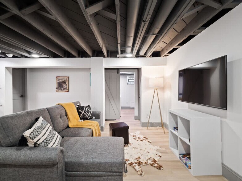 Building Photo - 432 N Firestone Blvd