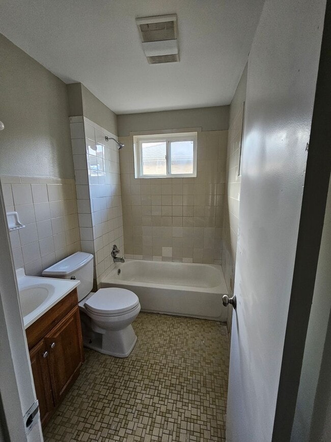 Building Photo - Spacious 4 Bedroom Single-Family Home in Gentilly