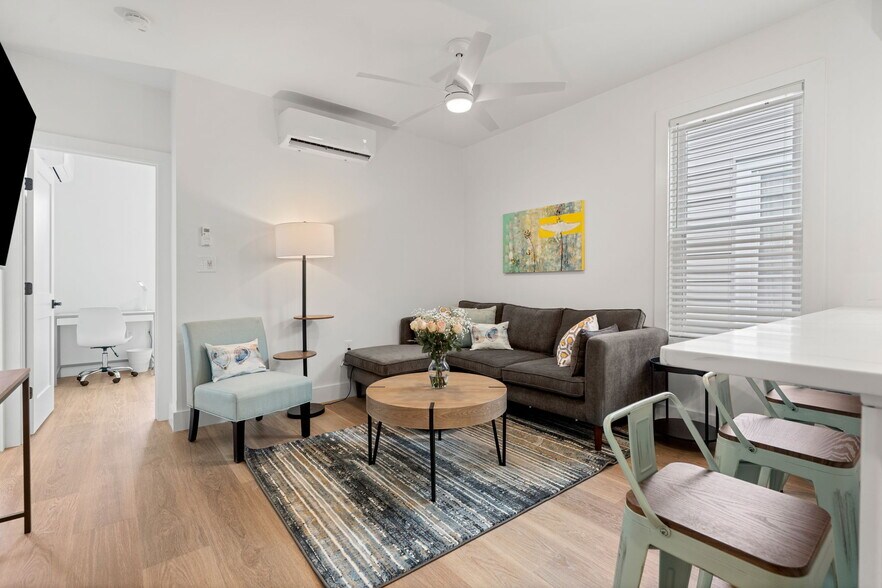 Primary Photo - 621 E 8th St