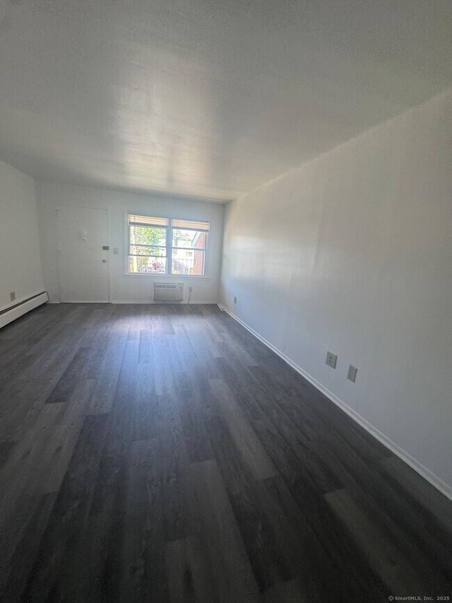 Building Photo - 169 Birdseye St