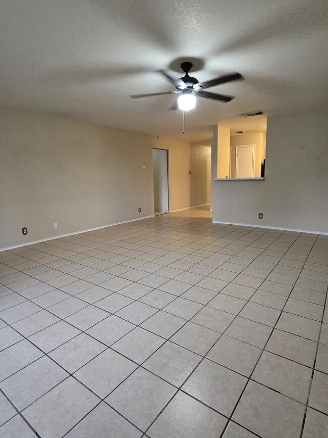 Building Photo - "Charming 3-Bedroom Sanctuary in San Anton...