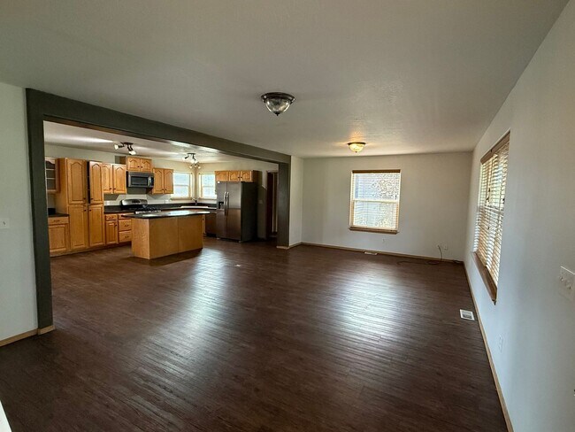 Building Photo - 3 bed 2.5 bath Victor home with pasture.