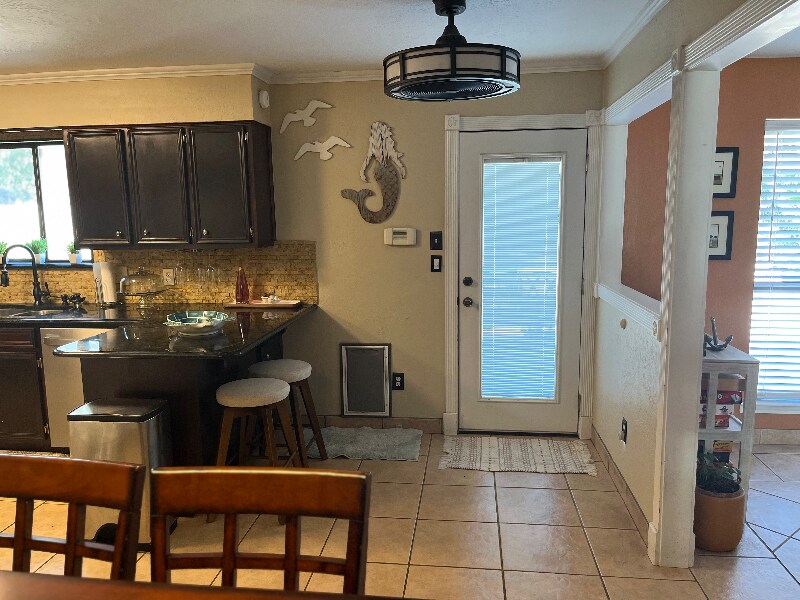 Building Photo - 5010 Chinquapin Ln