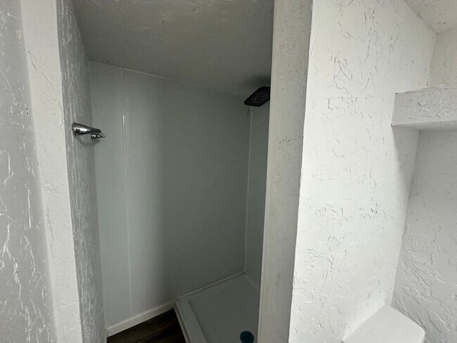 Building Photo - 1612 NE 24th St