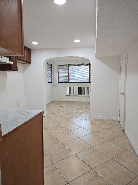 Building Photo - 5746 W 64th Pl