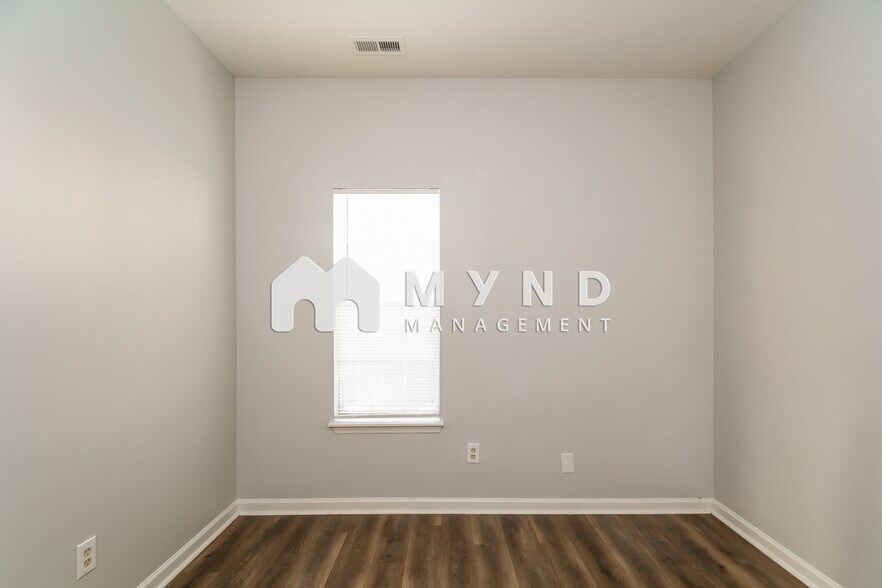 Building Photo - 3103 Cedarwood Dr