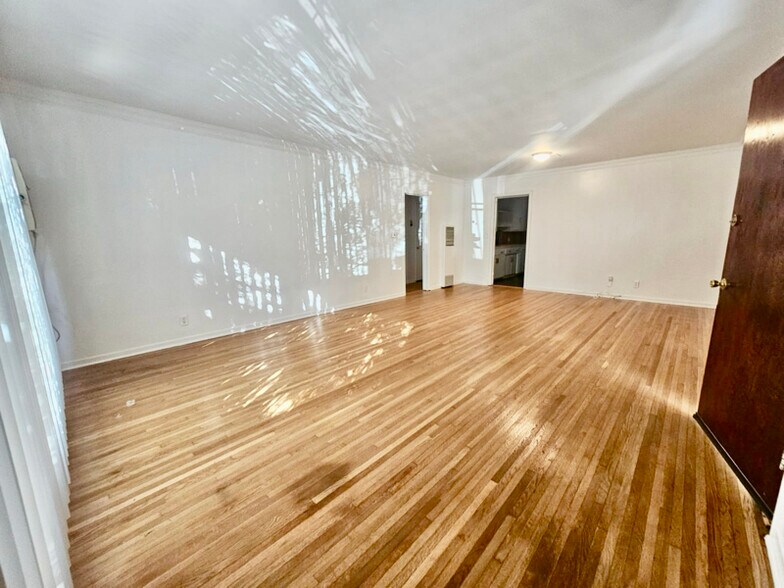 Building Photo - 1850 N La Brea Ave