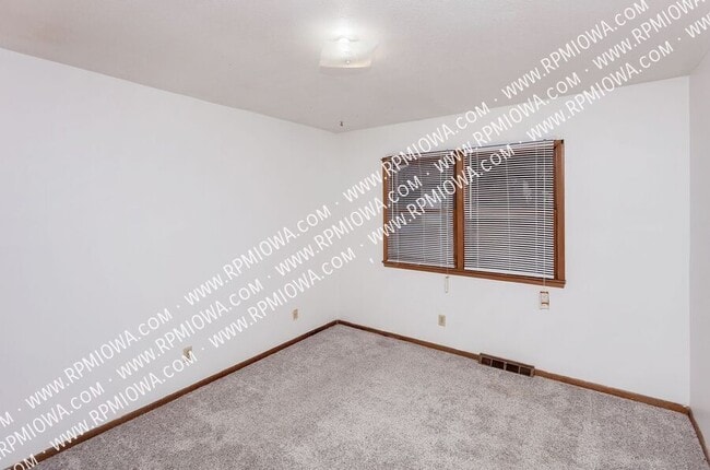 Building Photo - 217 Loomis Ave