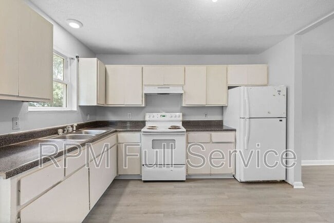 Building Photo - 105 Hubert Dr