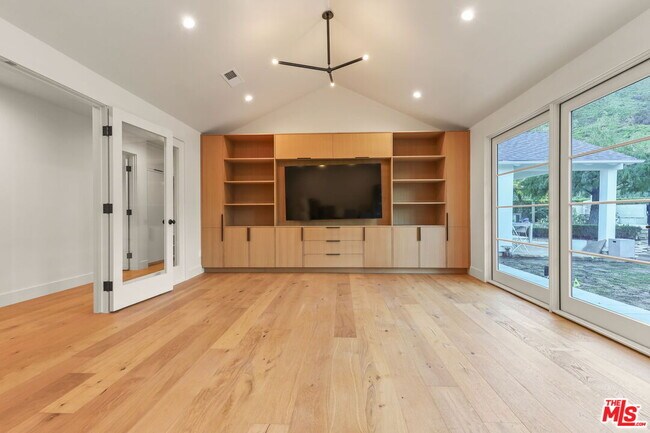 Building Photo - 17620 Camino De Yatasto