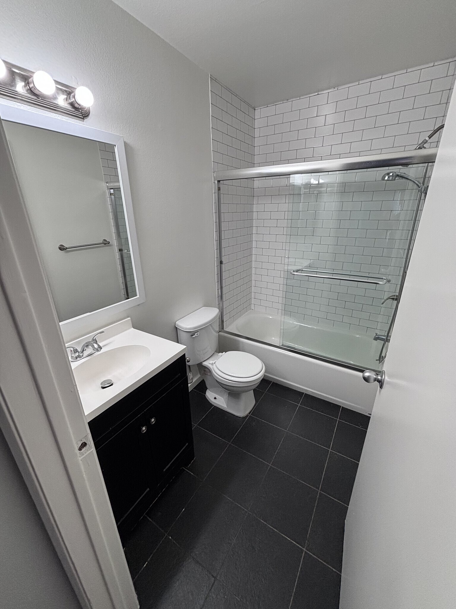 Building Photo - 7531 Hampton Ave