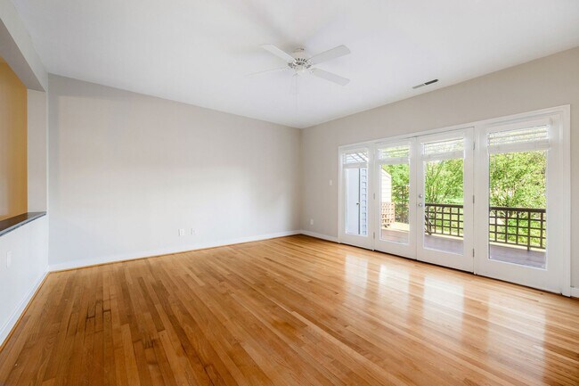 Building Photo - 9154 Lakeland Dr