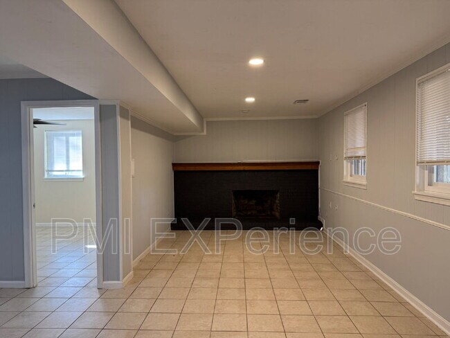 Building Photo - 13417 Queens Ln