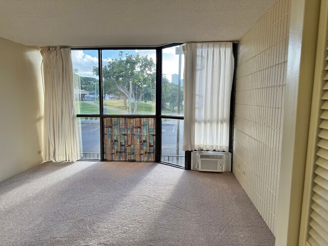 Building Photo - New carpet, freshly painted, 2 bedroom, 2 ...