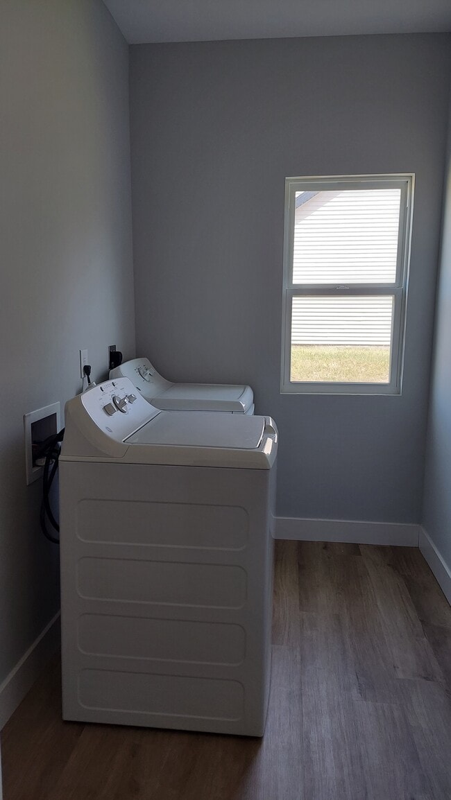 Building Photo - 1738 Sierra