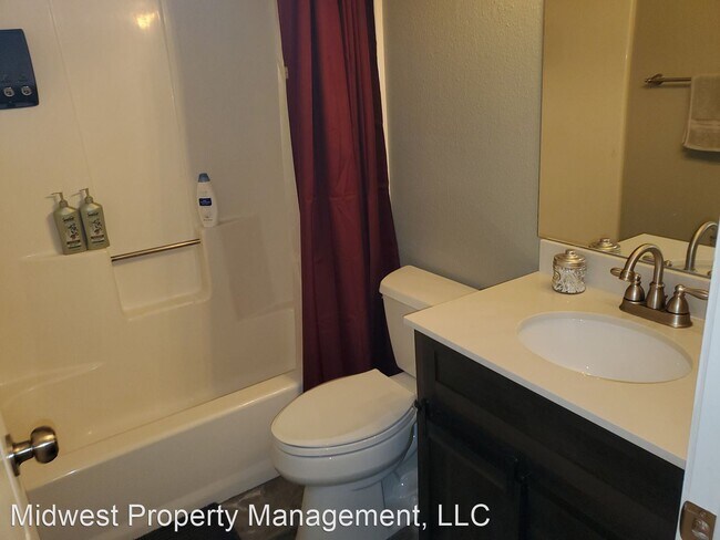 Building Photo - 3 br, 2.5 bath House - E 100-11 Green Mead...