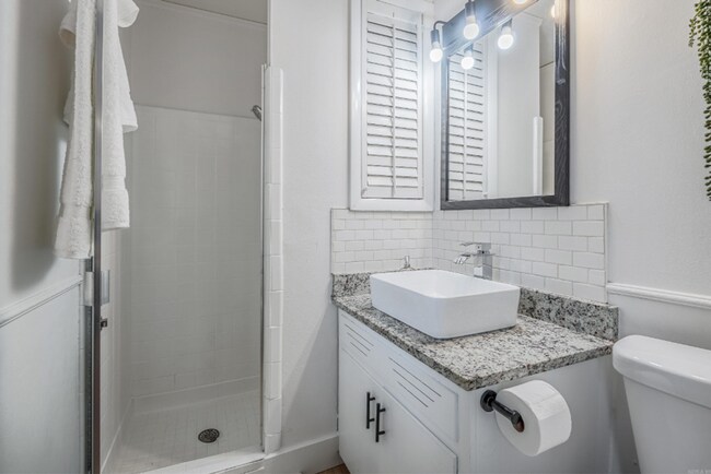 Building Photo - Furnished for lease!