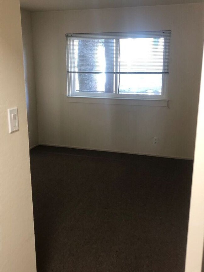 Building Photo - 2315 Parker St