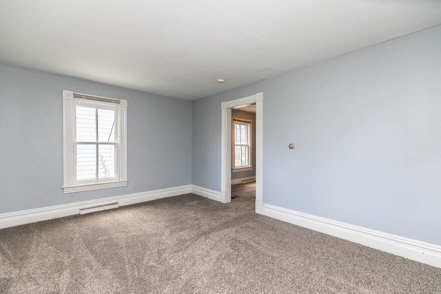 Building Photo - 903 Hudson Ave