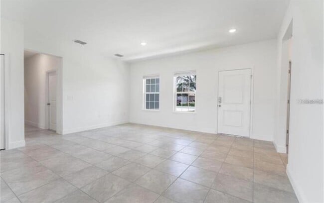 Building Photo - 700 Wombat Way