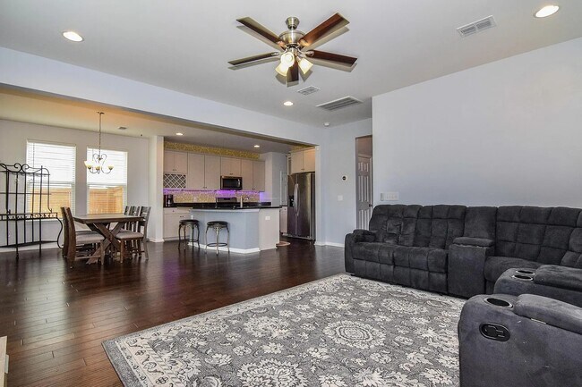 Building Photo - 422 Northern Red Oak Dr