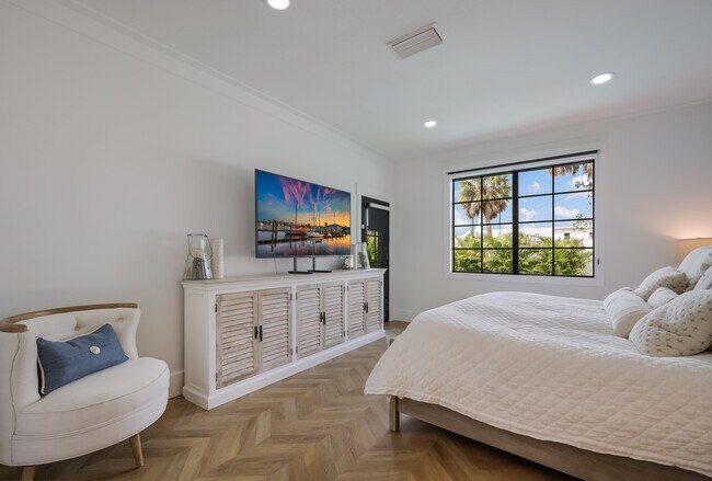 Master bedroom - 3224 S East Ave