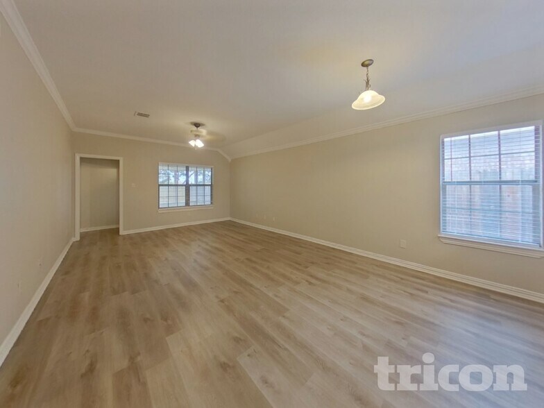 Building Photo - 804 Rambling Ct