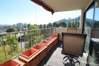 Building Photo - 2309 SW 1st Ave