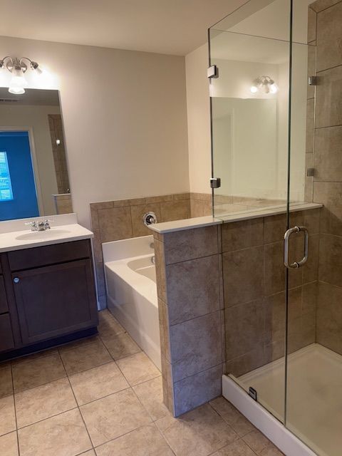 Building Photo - Beautiful Nearly New Townhome at Renaissance at South Park