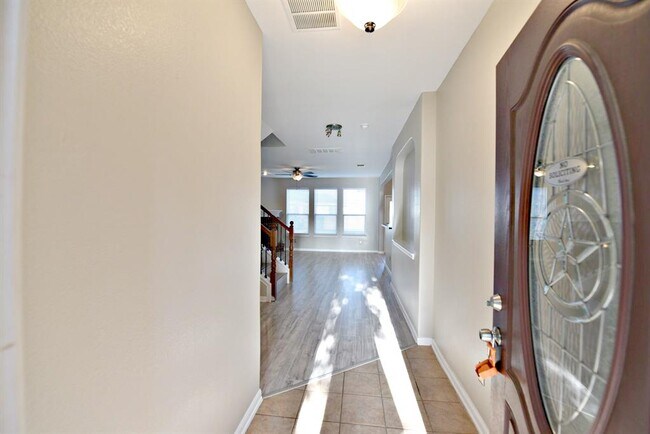 Building Photo - 2806 Stirrup Cove
