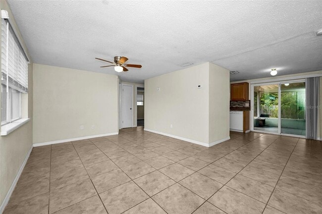 Building Photo - 7402 Country Club Dr