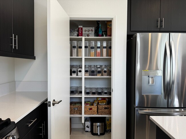 Building Photo - Beautiful and almost Brand New 3 Bedroom House in Citro, Fallbrook for Rent