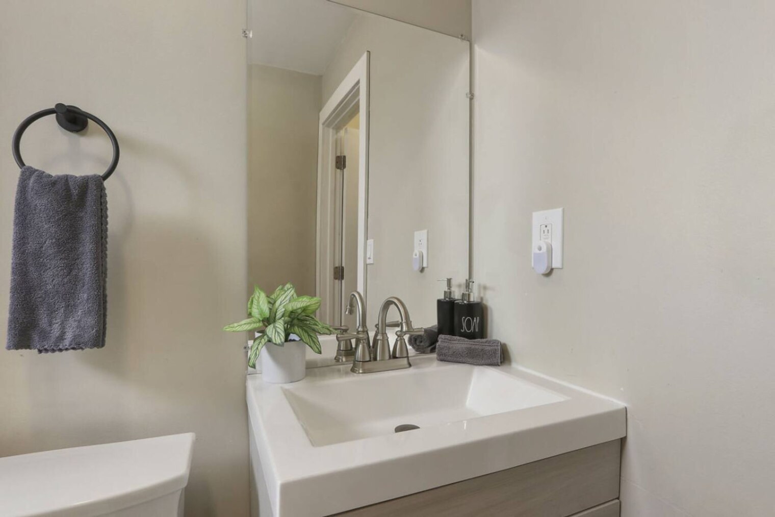 Building Photo - 4934 Kingston Ave