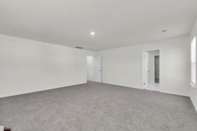 Building Photo - Modern 4BR Home with Loft & 2.5 Baths in W...