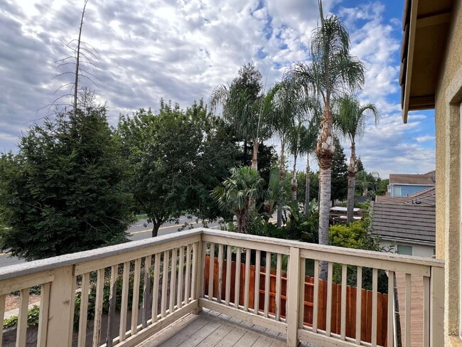 Building Photo - "Spacious 4-Bedroom Haven in Merced with 3 Full Baths & Elegant Granite Countertops!"