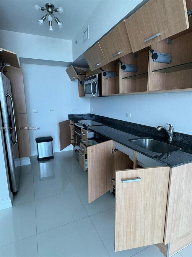 Building Photo - 350 S Miami Ave