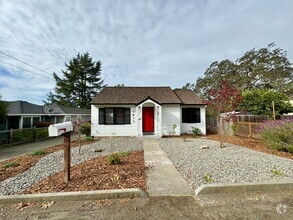 Building Photo - Charming 3 Bedroom 2 Bath Napa Alta Height...