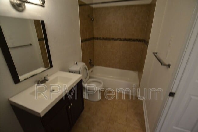 Building Photo - 1857 Theron Dr