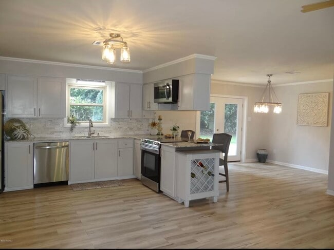 Building Photo - 107 Essex St