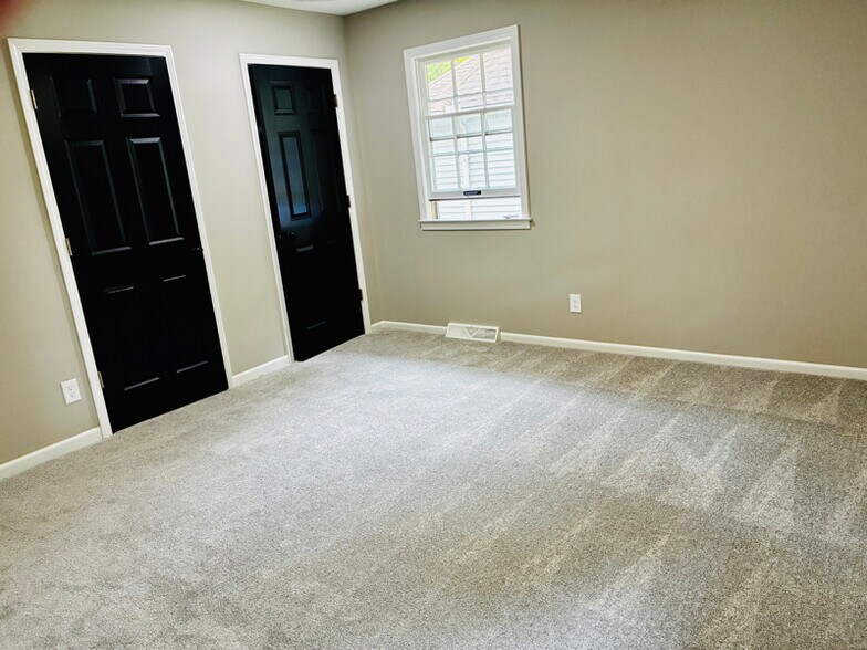 Building Photo - 6724 N Garfield Ave